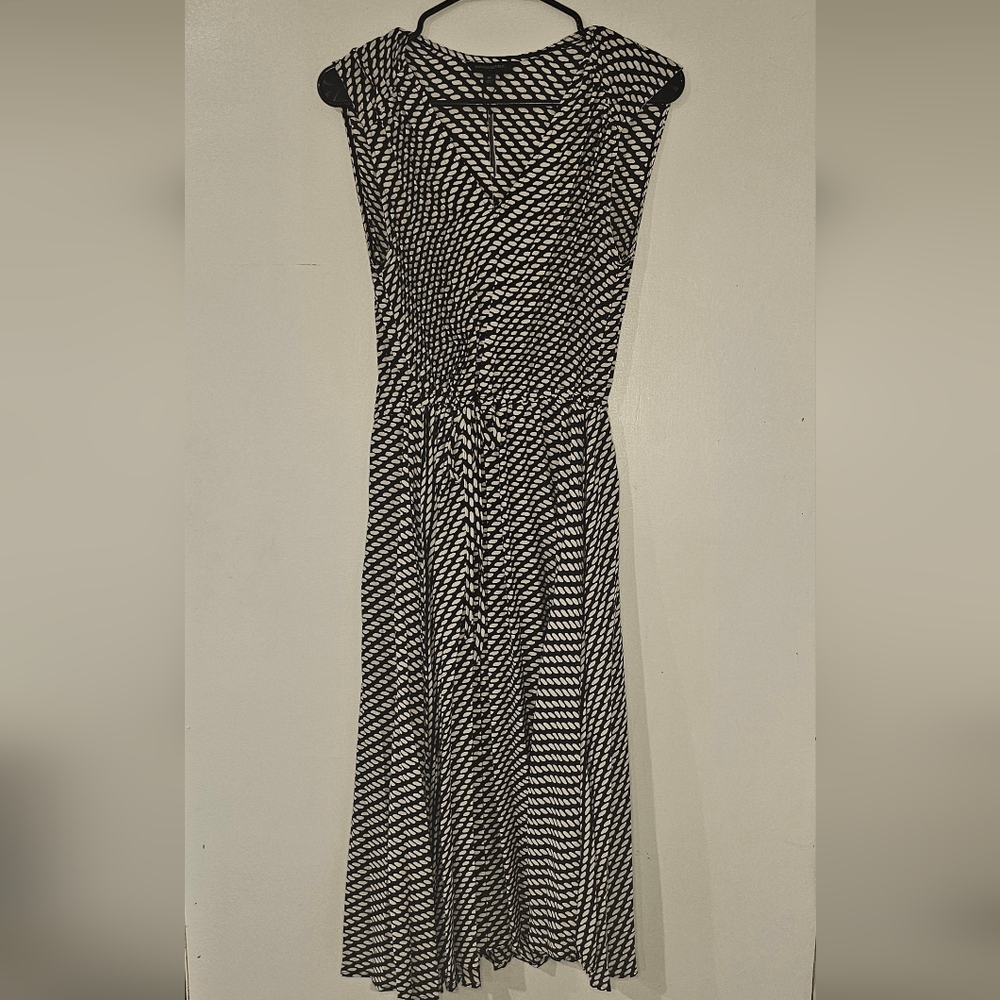 Banana Republic Black and White Pleated Sleveless Dress
